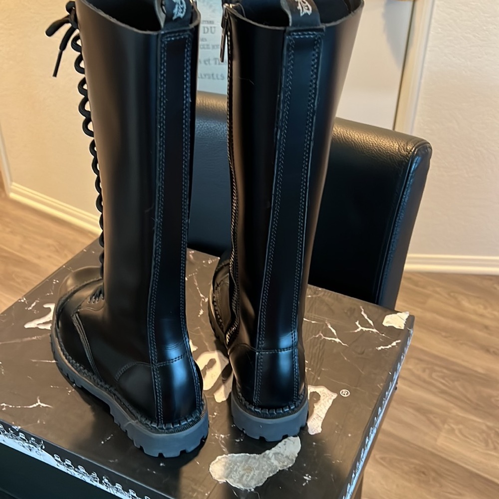 Demonia 20-eyehole leather knee high boots with zip sides. - Picture 3 of 6